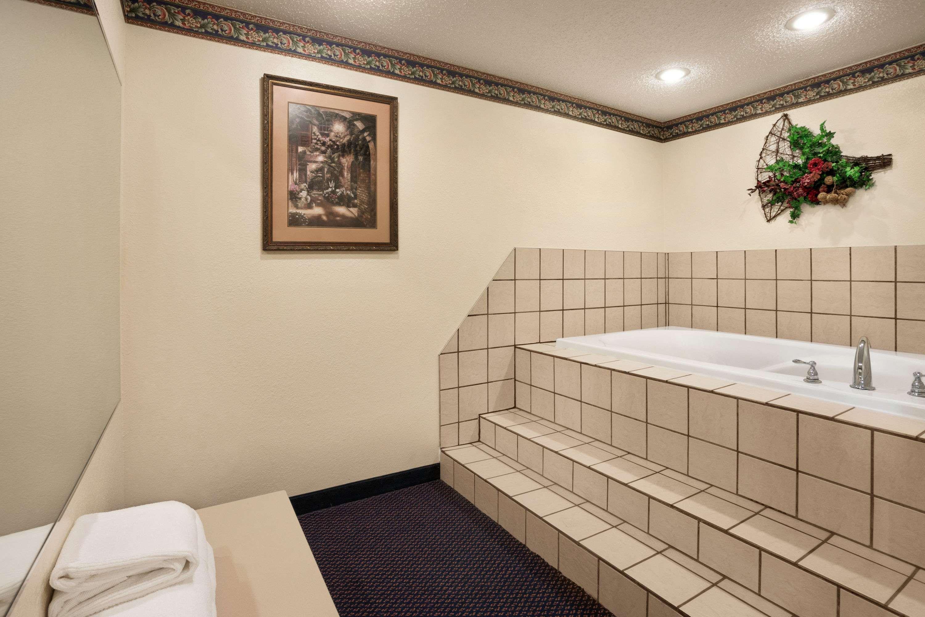 Travelodge By Wyndham Fort Scott Luaran gambar