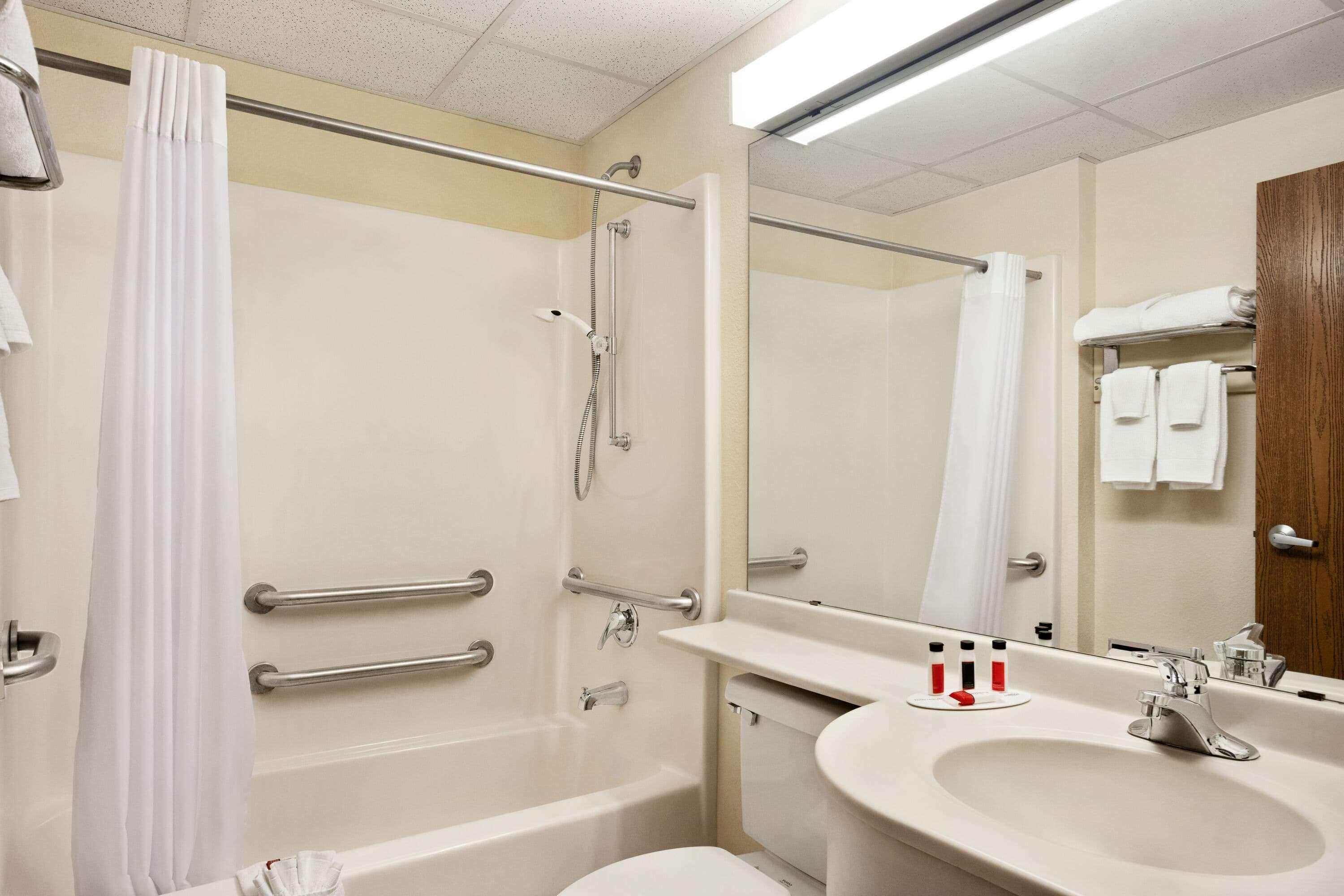 Travelodge By Wyndham Fort Scott Luaran gambar