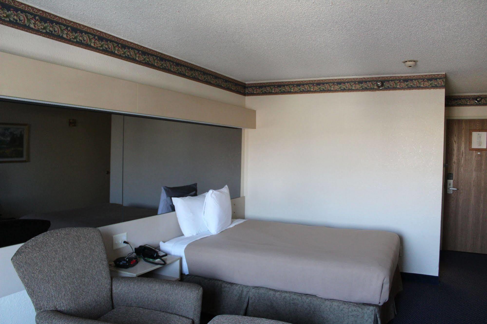 Travelodge By Wyndham Fort Scott Luaran gambar