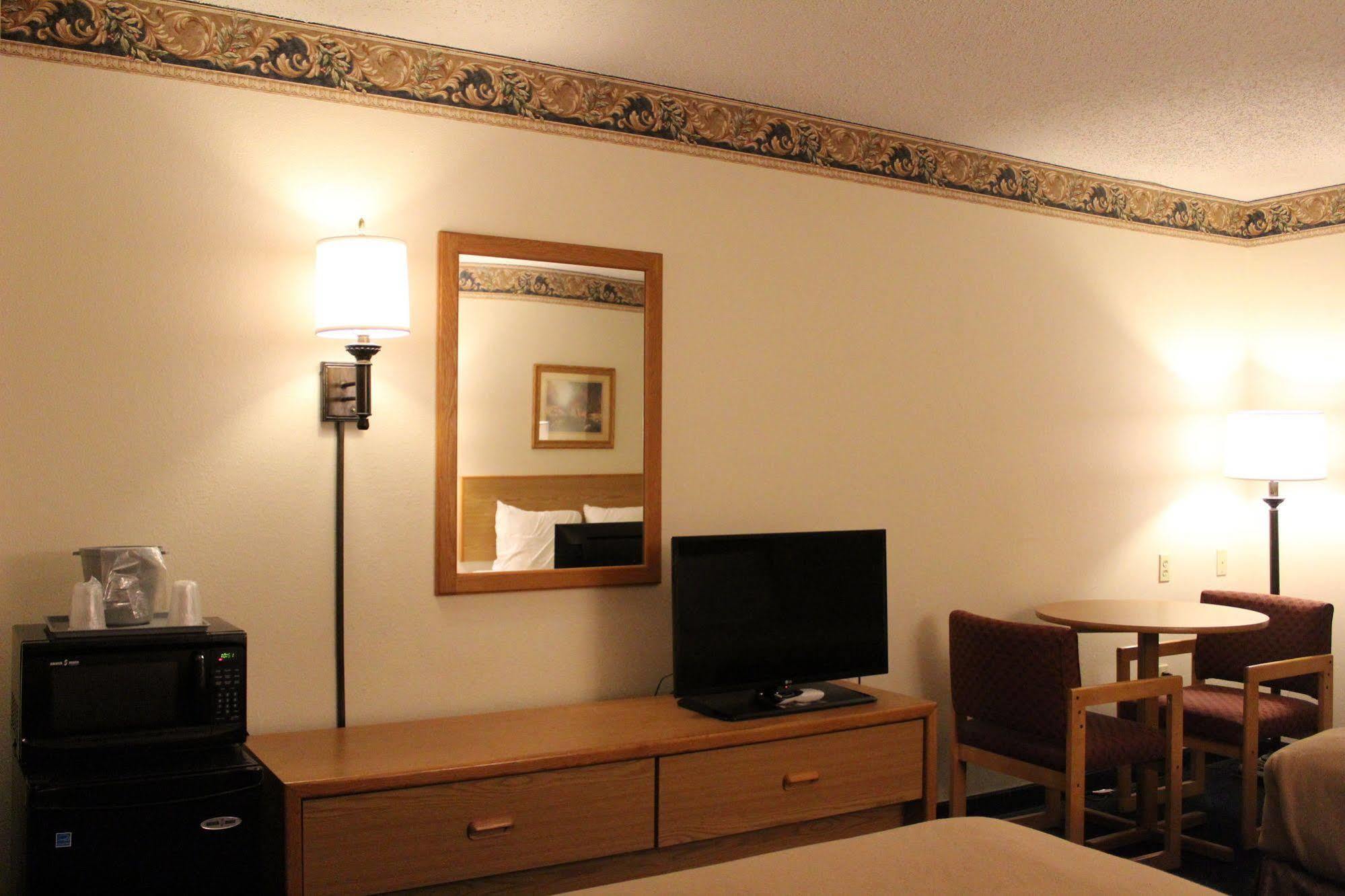 Travelodge By Wyndham Fort Scott Luaran gambar