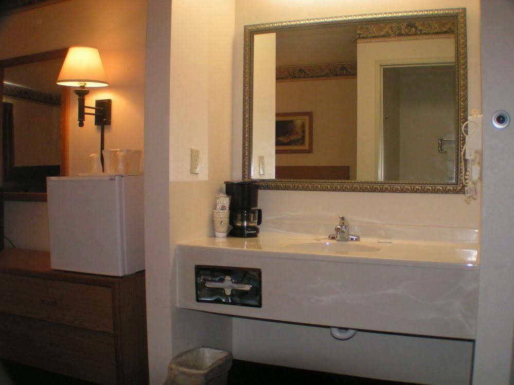 Travelodge By Wyndham Fort Scott Luaran gambar